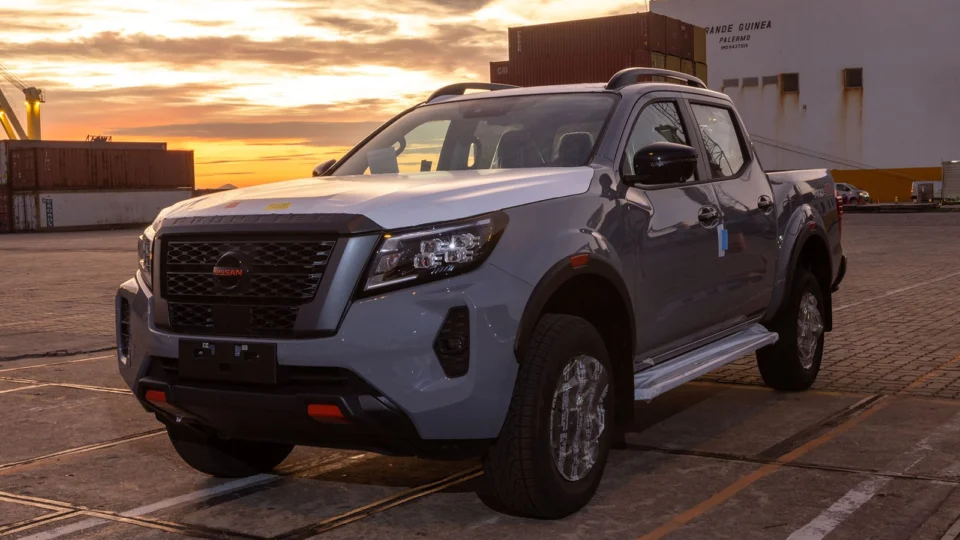 Nova Nissan Frontier já está no Brasil; Confira as primeiras fotos e preço