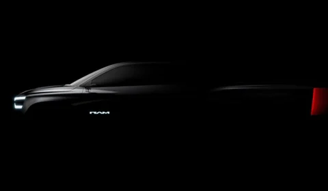 Nova Ram brasileira roda com carroceria final e faróis redondos