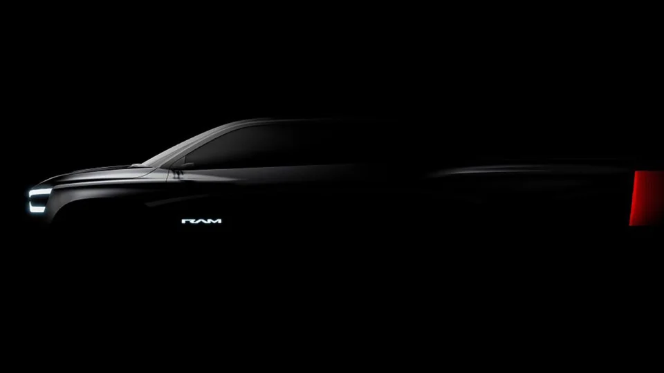 Nova Ram brasileira roda com carroceria final e faróis redondos