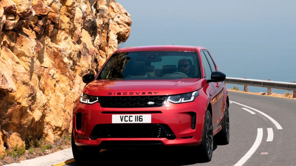 Novo Land Rover Discovery Sport ganha versão a diesel híbrida no Brasil