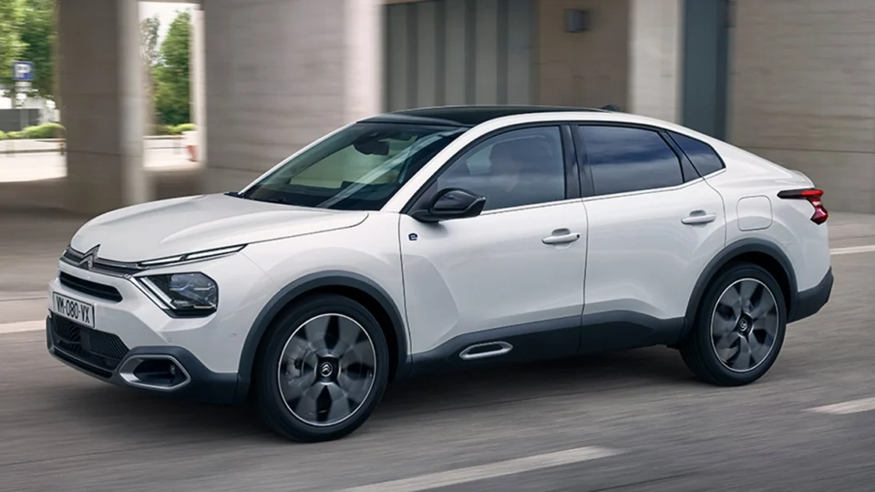 Novos Citroën C4 X e ë-C4 X elétrico unem elegância, requinte e atitude