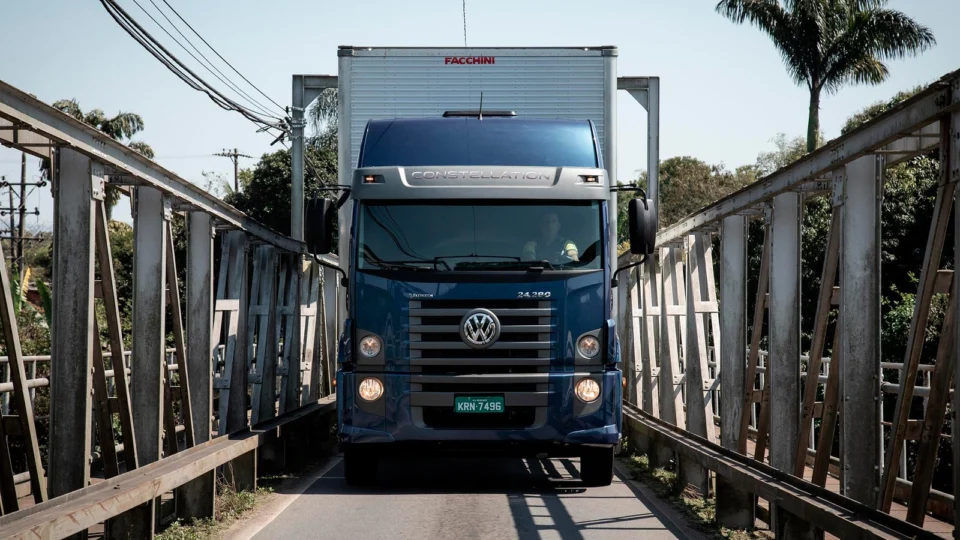 Novos modelos de caminhões Volkswagen saem de fábrica conectados