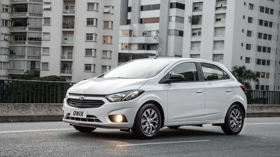 Fugindo do 1.0: Os hatches compactos com motores mais potentes