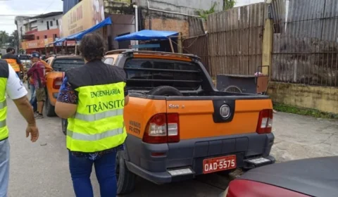 Ação de ordenamento do trânsito é realizada na ‘rua do Fuxico’