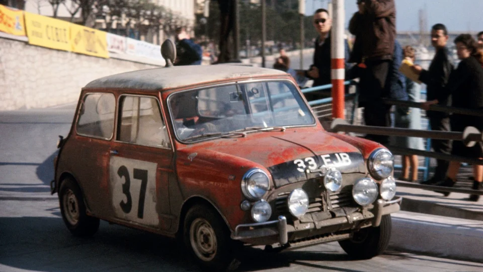 Esportivo MINI Cooper celebra 60 anos de glórias
