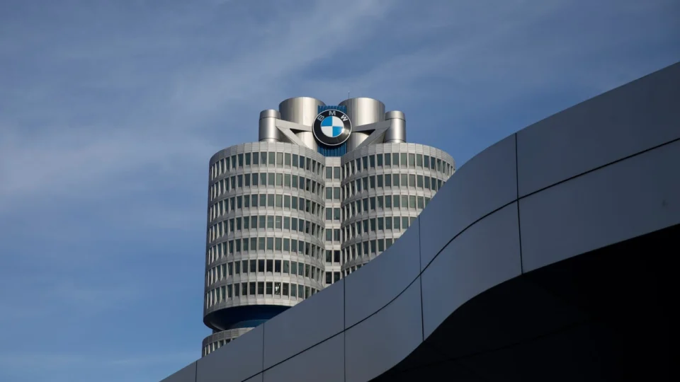 Receita e lucro do BMW Group têm aumento significativo em 2021