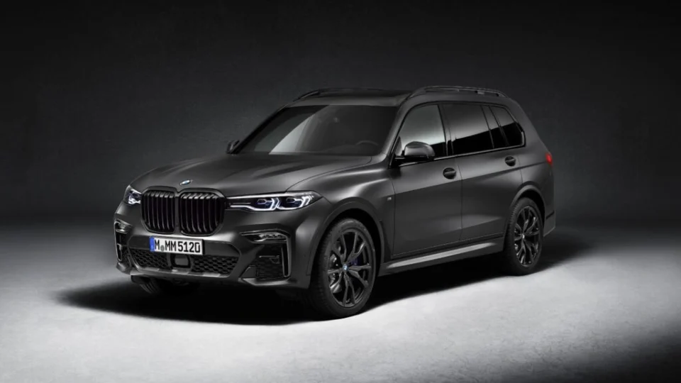 BMW X7 M50i ‘Dark Shadow Edition’ esgota no Brasil