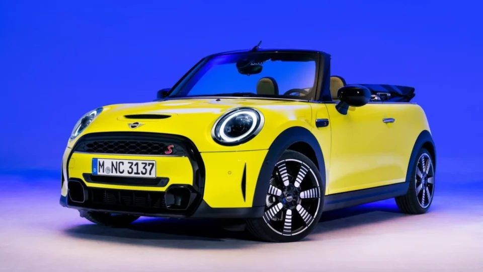 MINI traz ao Brasil a linha 2022 do Novo MINI Cooper S Cabrio