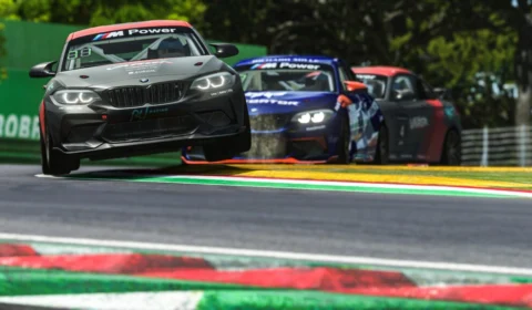 BMW M8 e M2 CS se destacam em campeonato Motorsport Racing