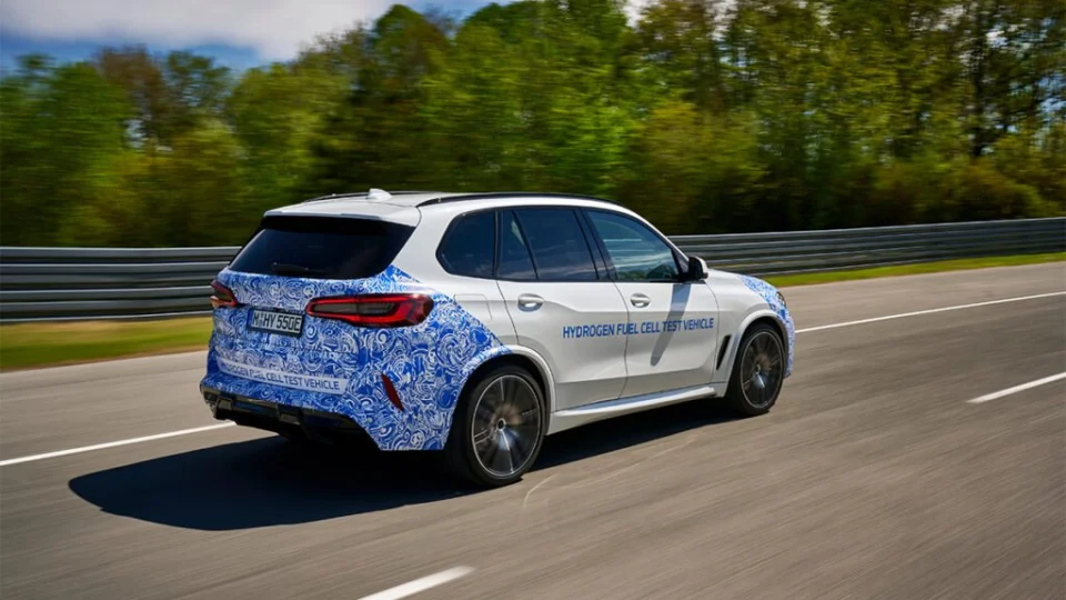 BMW realiza testes finais em veículos movidos à células de hidrogênio
