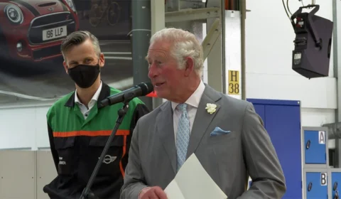 Príncipe Charles celebra 20 anos da nova e moderna produção do MINI