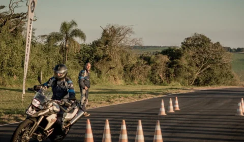 BMW Rider Experience oferece técnica e emoção sobre duas rodas no mês de julho