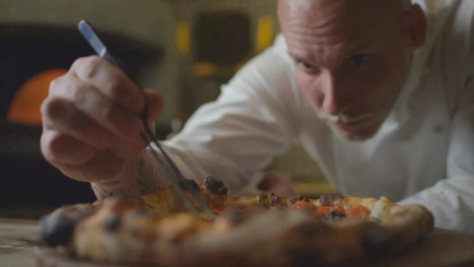 Chef de cozinha e embaixador da BMW cria pizza inspirada na marca