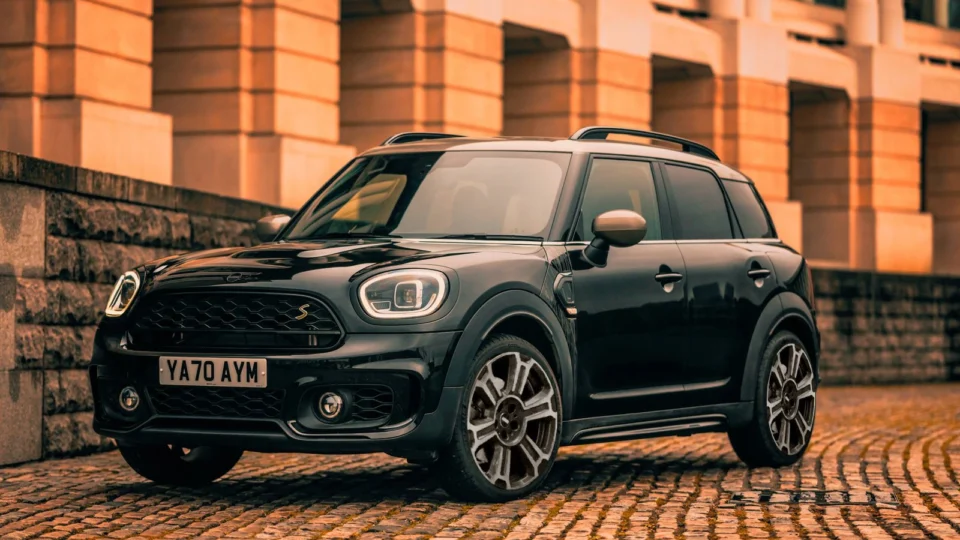 Mini Cooper S chega ao Brasil em versão limitada a partir de R$ 299.990