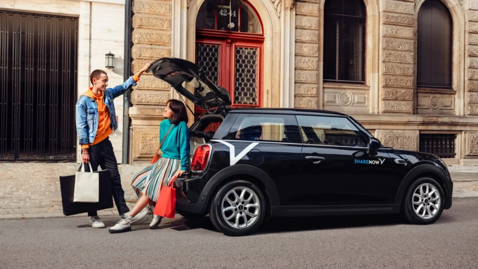 BMW e Mercedes-Benz assinam acordo para vender sua joint venture para Stellantis