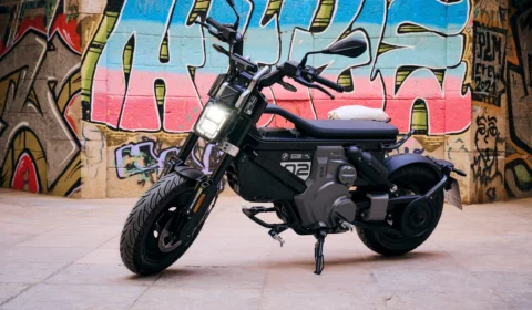 BMW Motorrad mostra a moto elétrica BMW CE 02