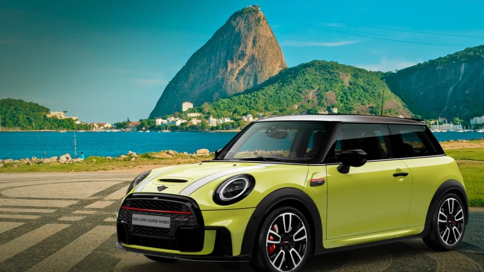 MINI John Cooper Works – Zesty Yellow 25k Edition começa a desembarcar no Brasil
