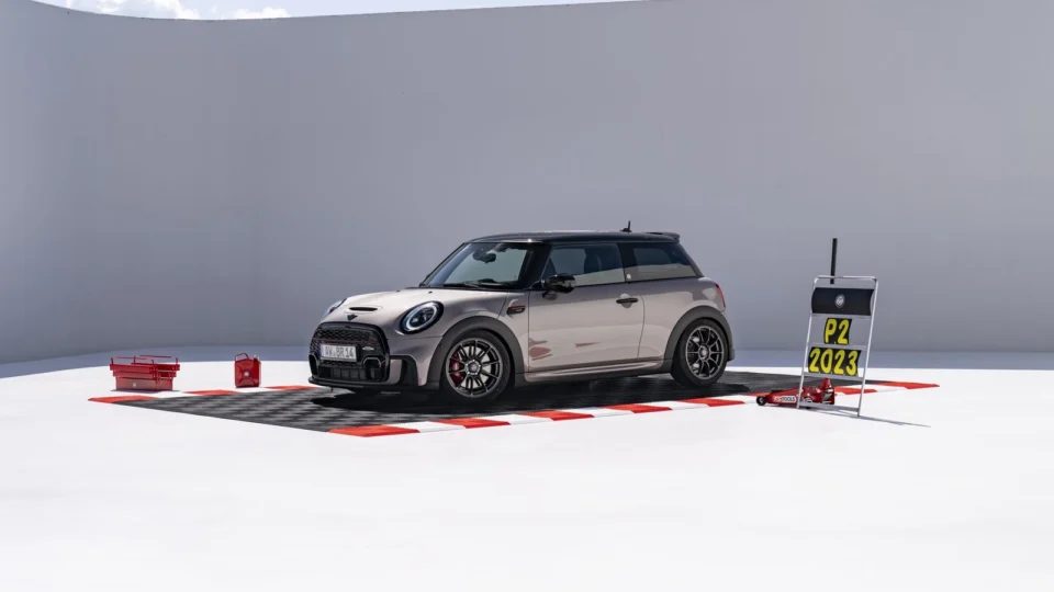 Mini apresenta o Bulldog Racing Edition – modelo especial para comemorar a corrida de 24 horas em Nürburgring