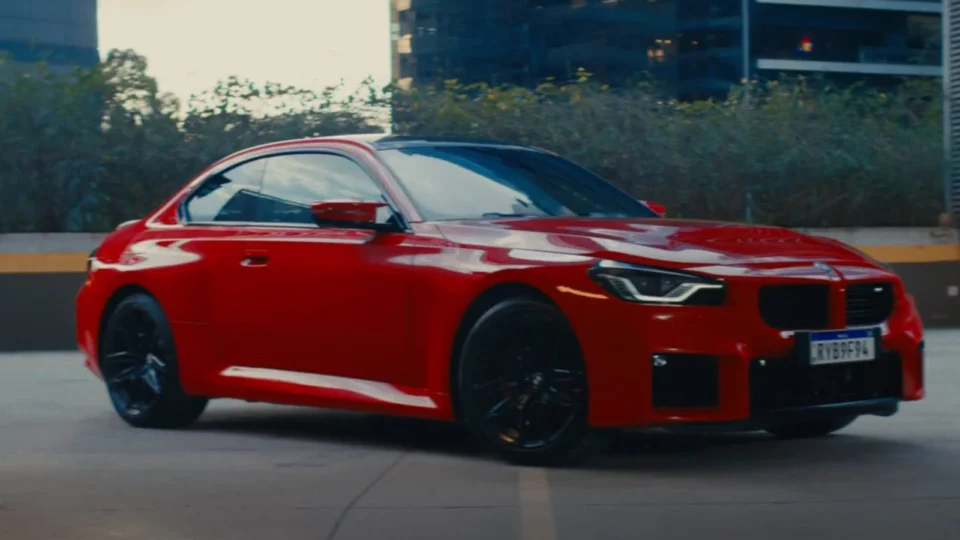 BMW confirma lançamento do novo M2 com vídeo icônico pelas ruas de São Paulo 