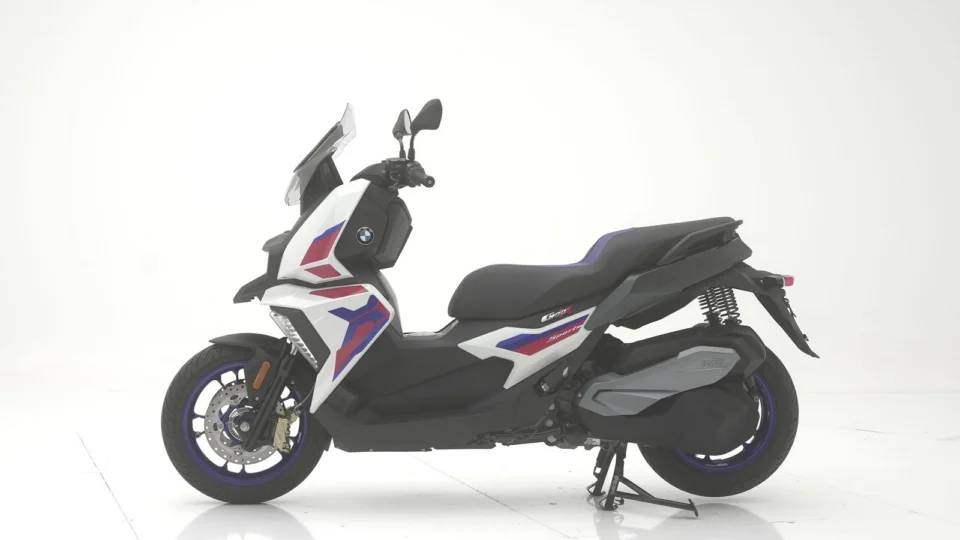 BMW C 400 X chega à rede de concessionários 