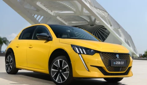 Peugeot e-208 GT eleito o melhor Carro Elétrico no Car Awards Brasil 2022