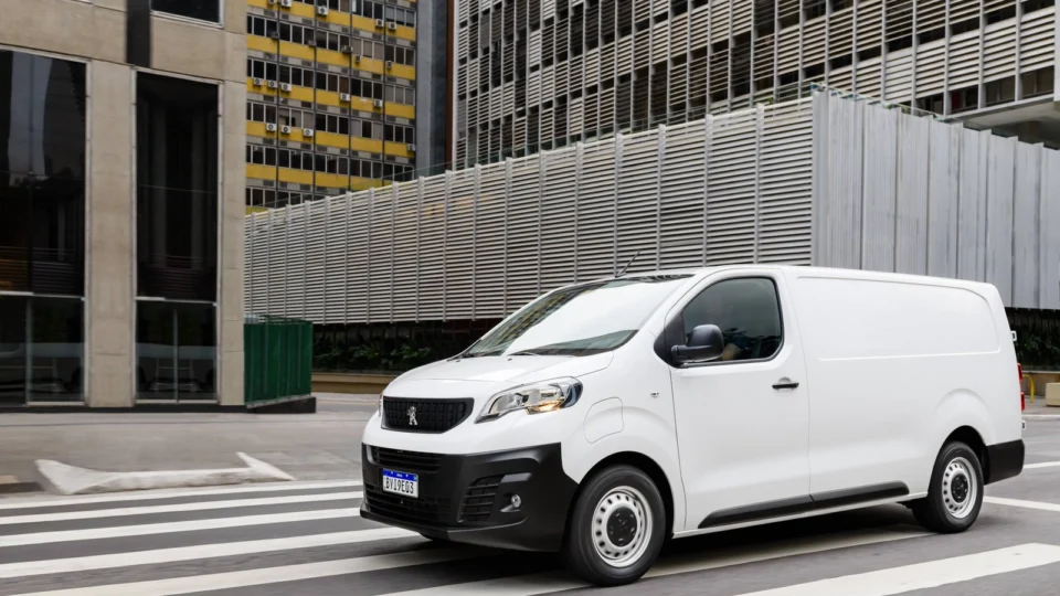 Peugeot lança e-EXPERT, seu primeiro utilitário 100% elétrico no país