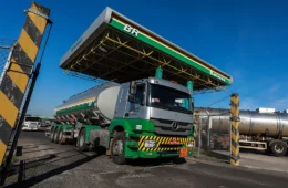 Gasolina continua acima R$ 5,85 pela terceira semana seguida