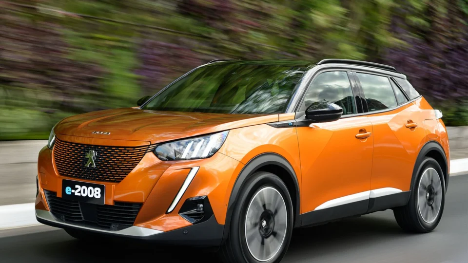 Peugeot e-2008 2023: SUV elétrico estreia no Brasil