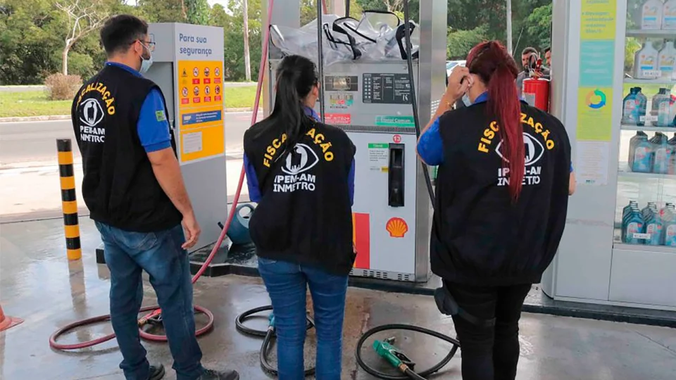 Postos de combustíveis em Manaus são interditados por irregularidades