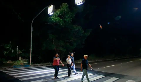 Prefeitura implanta iluminador de faixa de pedestre na zona Centro-Sul de Manaus