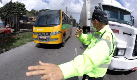 Prefeitura notifica 34 veículos em operação voltada ao transporte Alternativo