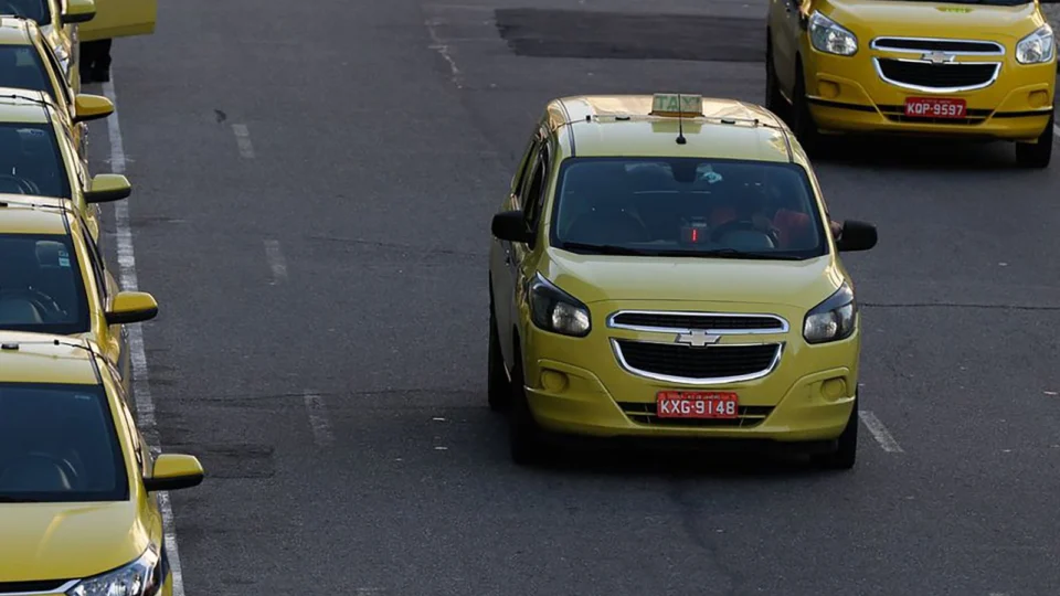 Prefeituras farão cadastro para o auxílio taxista