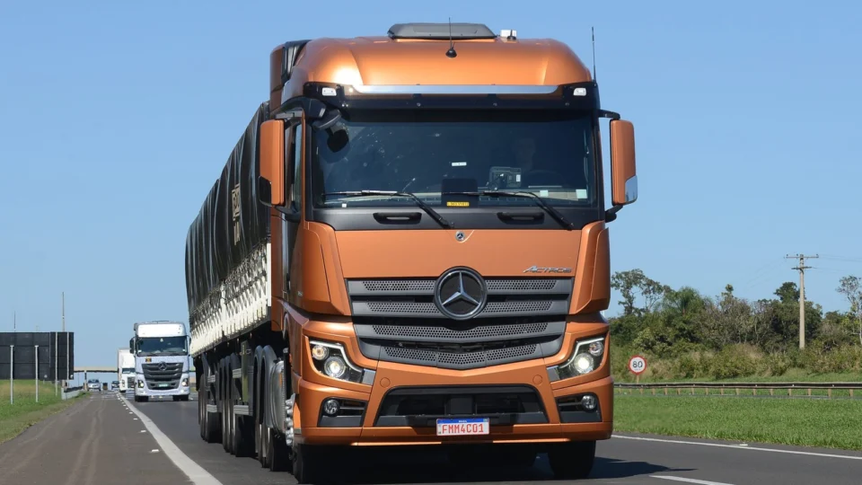 Na Transposul, Mercedes-Benz demonstra soluções para clientes de transporte e logística