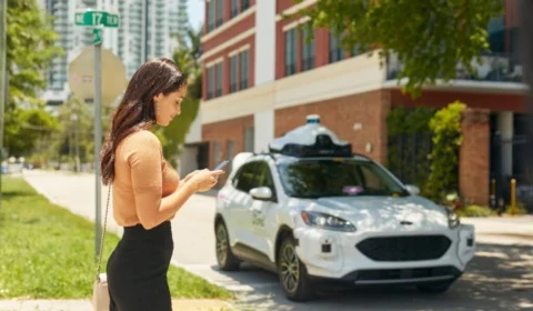 Ford anuncia parceria inédita e lança serviço de táxis nos EUA