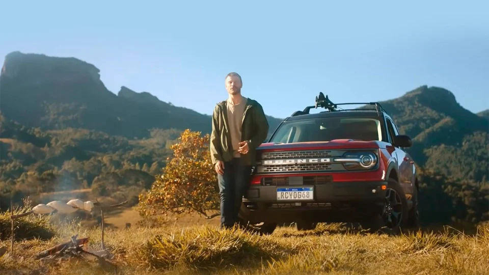 Rodrigo Hilbert ensina uma receita ‘raiz’ em nova aventura com o Ford Bronco Sport