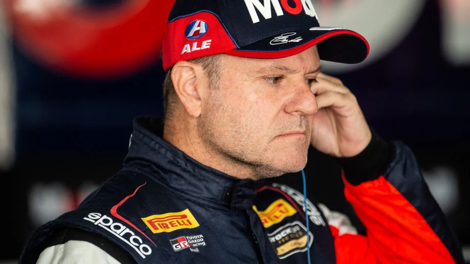 Rubens Barrichello chega como líder para etapa final e mira título em Interlagos