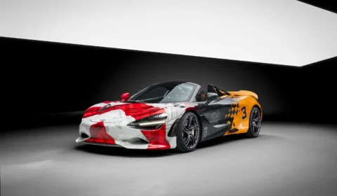McLaren 750S com tema 3-7-59 : homenagem impressionante às vitórias históricas da ‘Tríplice Coroa’ do automobilismo reveladas no Velocity Invitational na Califórnia