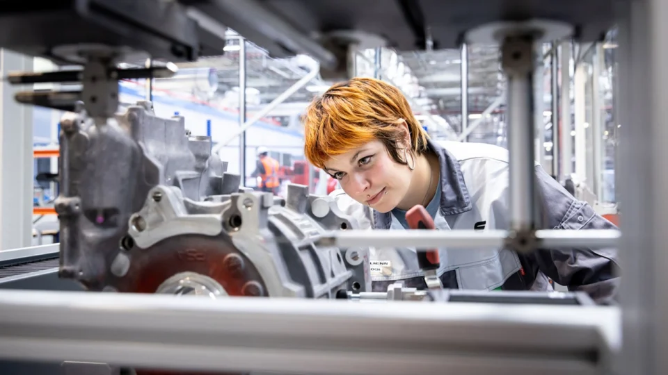 Stellantis aumenta a produção de motores elétricos