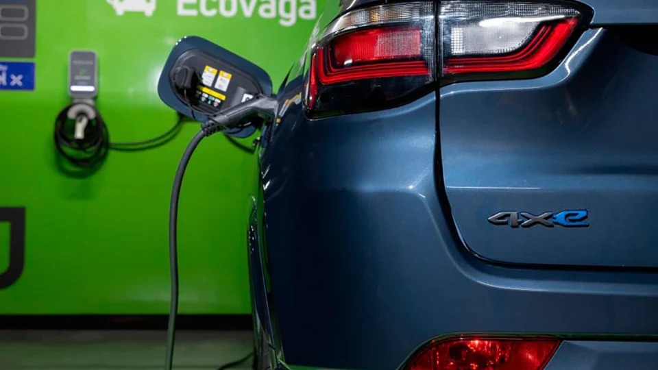 Busca por carros híbridos novos cresce 118% no último ano no Brasil 