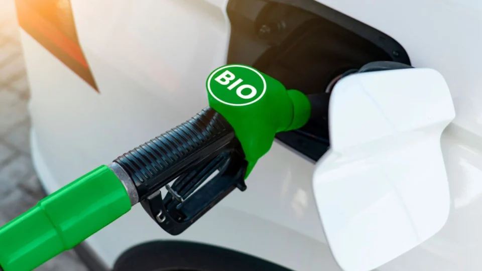 Senado aprova aumento de porcentagem de etanol em gasolina no posto