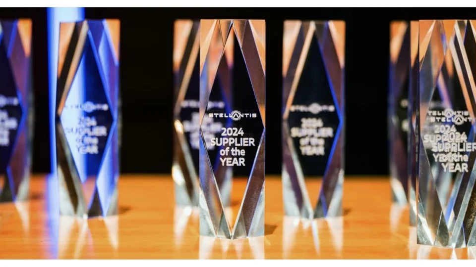 Stellantis premia excelência de fornecedores em evento global