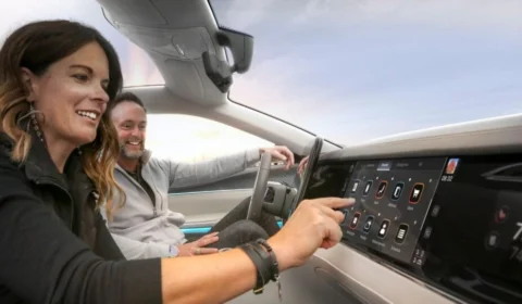 Stellantis e Foxconn firmam parceria para desenvolver cockpits mais tecnológicos