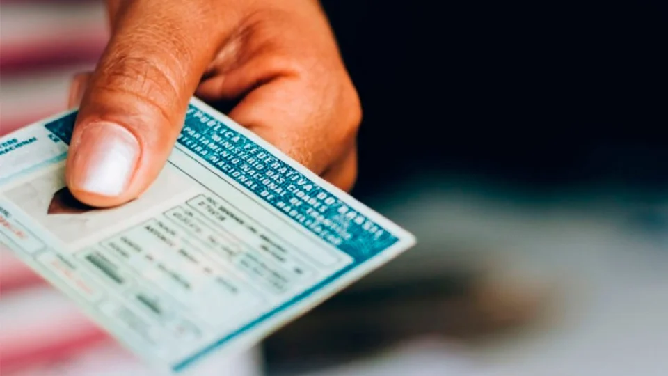 Suspensão da CNH: Motoristas podem perder documento se não realizarem curso de reciclagem