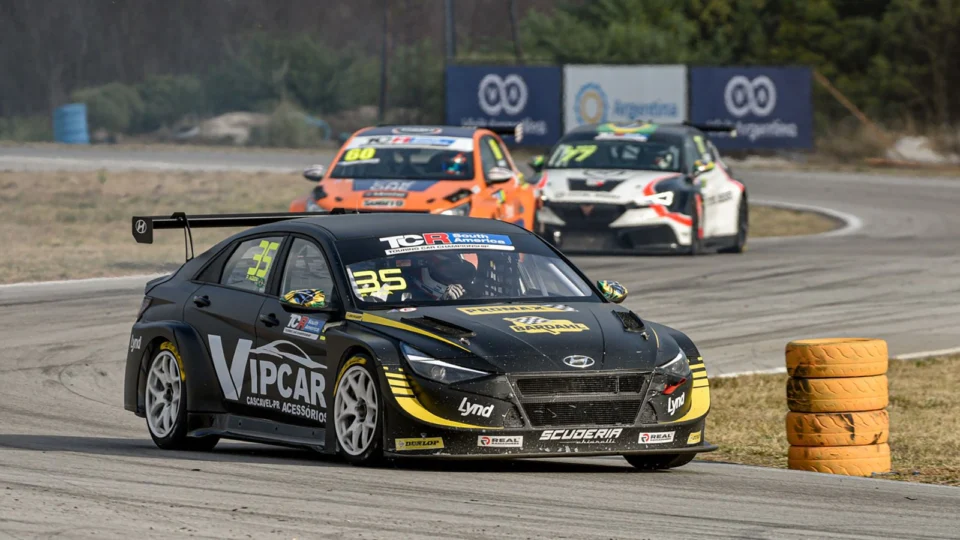 TCR South America: Com duas largadas perfeitas, Pedro Aizza conquista mais um pódio na temporada