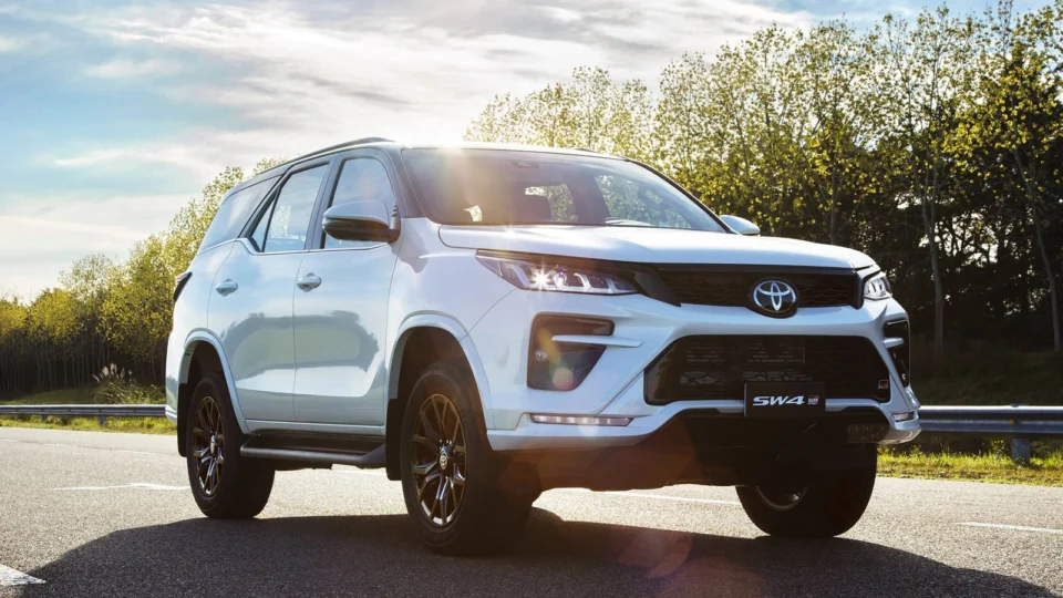 Toyota SW4 GR-S chega ao Brasil a partir de R$ 415.790