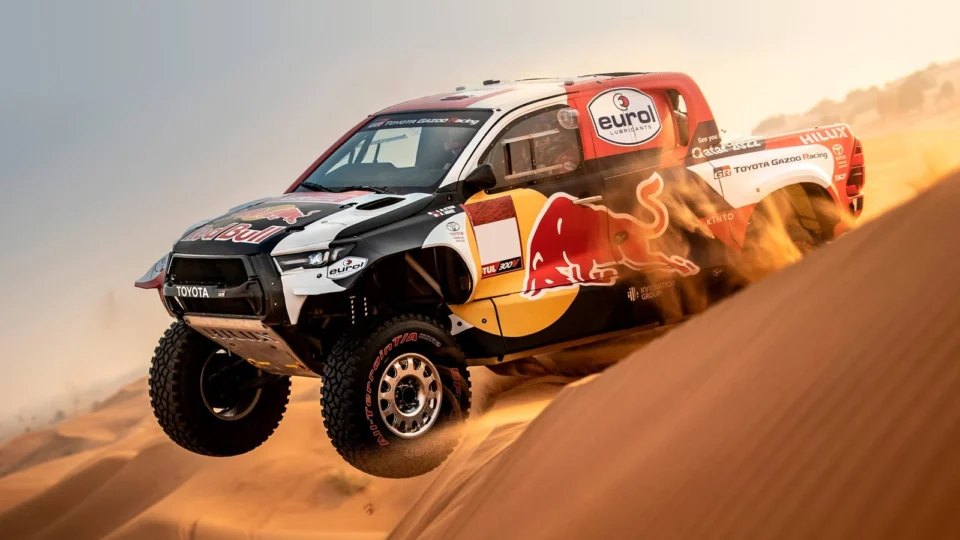 Toyota apresenta Hilux T1+ para acelerar no Dakar 2022