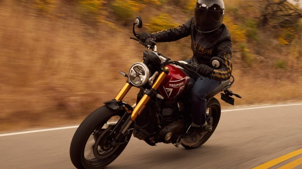 Para seduzir os motoqueiros Triumph lança motos de 400 cm³ ￼