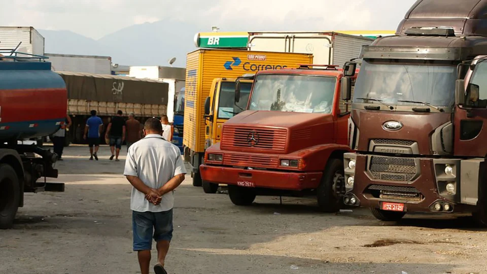 Última parcela dos auxílios Caminhoneiro e Taxista é paga