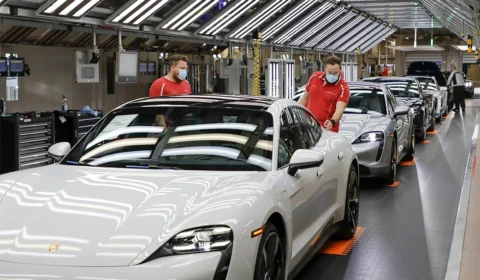 Venda de importados fecha em queda de 7,4%, nacionais crescem 50,9%