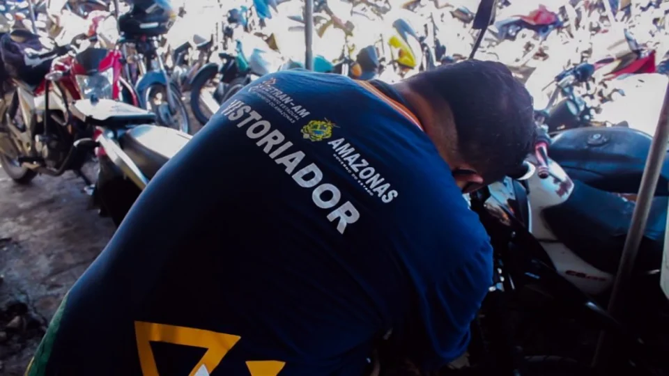 Detran-AM identifica mais de 530 veículos no parqueamento com restrição criminal